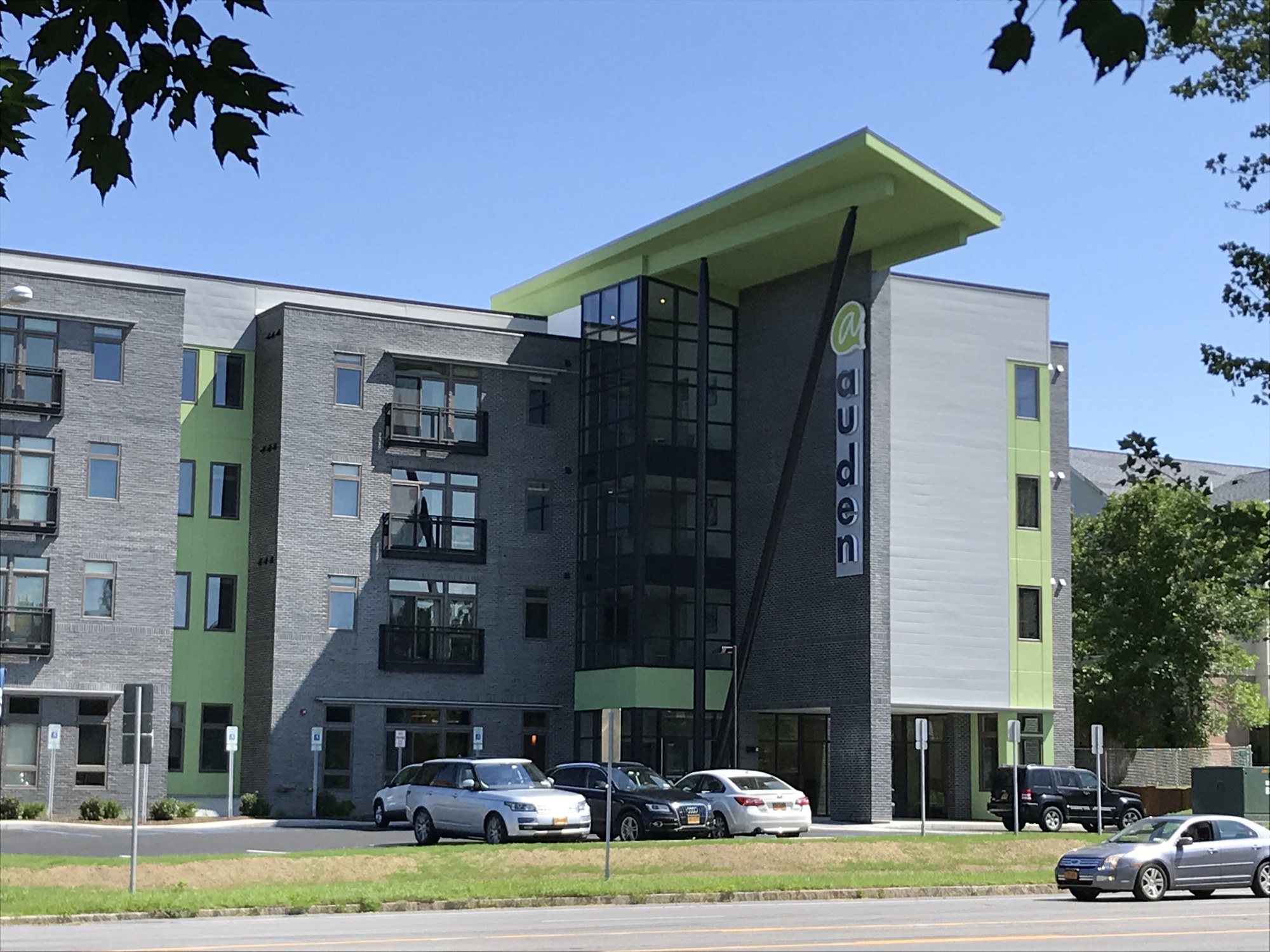 Exterior of 1385 Washington Student Apartments in Albany, New York