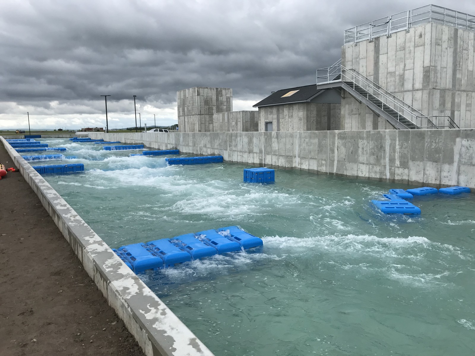 Swift water channel with configurable training features